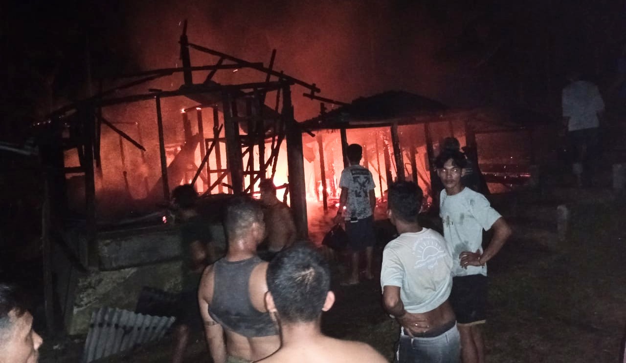 Diduga Arus Pendek, Satu Unit Rumah di Desa Saureinu' Terbakar