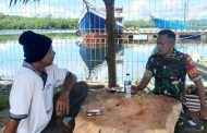 Bahas Ekonomi dan Pertanian, Babinramil 01 Sikabaluan Komsos Dengan Warga