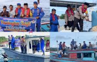 Satpolairud Polres Mentawai Peduli Berbagi Takjil Kepada Nelayan di Perairan Pulau Sipora