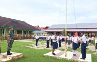Jadi Irup di SMPN 01 Siberut Selatan, Babinsa Ajak Pelajar Tingkatkan Disiplin dan Wasbang