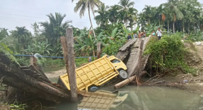 Jembatan Penghubung Siberut-Rokdoq Ambruk Setelah di Lewati Mobil Truck Pembawa Material