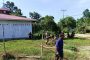 Babinramil 04 Sikakap dan Warga Bersihkan Pekarangan Masjid Al-Ihsan di Dusun Tunang