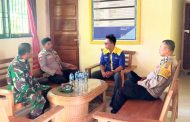 Jalin Silahturahmi, Baninramil 04 Sikakap Sambangi Guru SMK di Dusun Panatarat