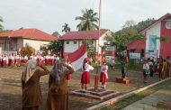 Pimpin Upacara Bendera, Babinramil 04 Sikakap Bekali Pelajar Wasbang