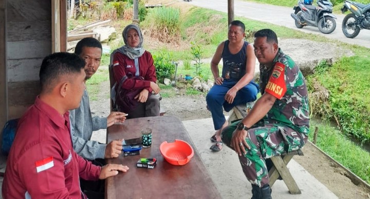 Komsos Dengan PPL Pertanian, Babinramil 03 Sipora Bahas Perkembangan Pertanian Desa Saureinu'