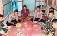 Bangun Kebersamaan, Satgas TMMD Makan Bersama Dengan Warga di Dusun Jati