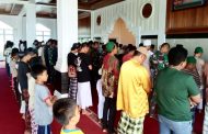 Satgas TMMD Ke-123 Sholat Jumat Bersama Warga di Dusun Jati 