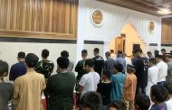 Satgas TMMD Sholat Tarawih Bersama Warga di Masjid Al-Amin Dusun Jati 