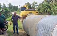 Melalui Loby Legislator James Sibarani, Jalan Penghubung Km. 8 di Pasang Pipa Baja Armco