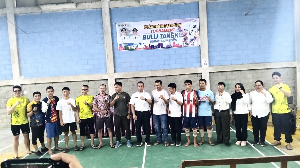 Asisten II Lahmuddin Siregar Resmi Buka Turnamen Bulu Tangkis Bupati Cup 2025
