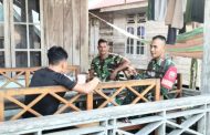 Sambangi Ketua Karang Taruna, Babinramil 02 Muara Siberut Ajak Pemuda Berinovasi