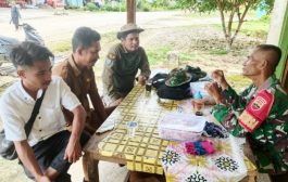 Bahas Perkembangan Desa, Babinramil 04 Sikakap Sambangi Staf Desa Bulasat