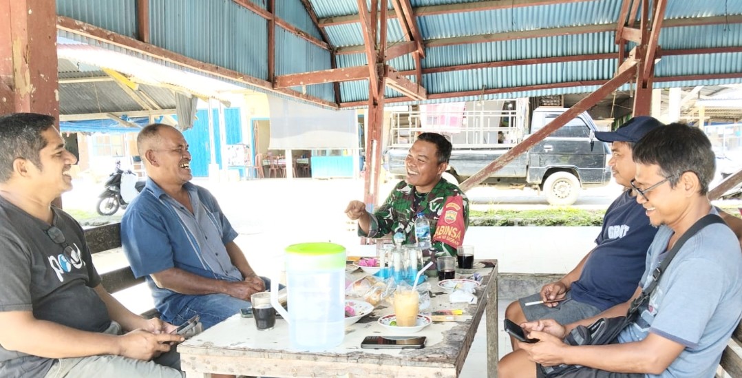 Bahas Kondisi Cuaca, Babinramil 03 Sipora Sharing Dengan Syahbandar Sioban