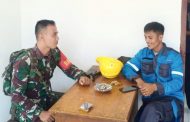 Perkuat Komunikasi, Babinramil 02 Muara Siberut Lakukan Komsos Dengan Petugas PLN