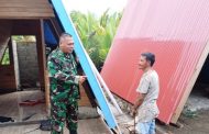 Sambangi Tukang Rumah, Babinramil 04 Sikakap Berikan Motivasi