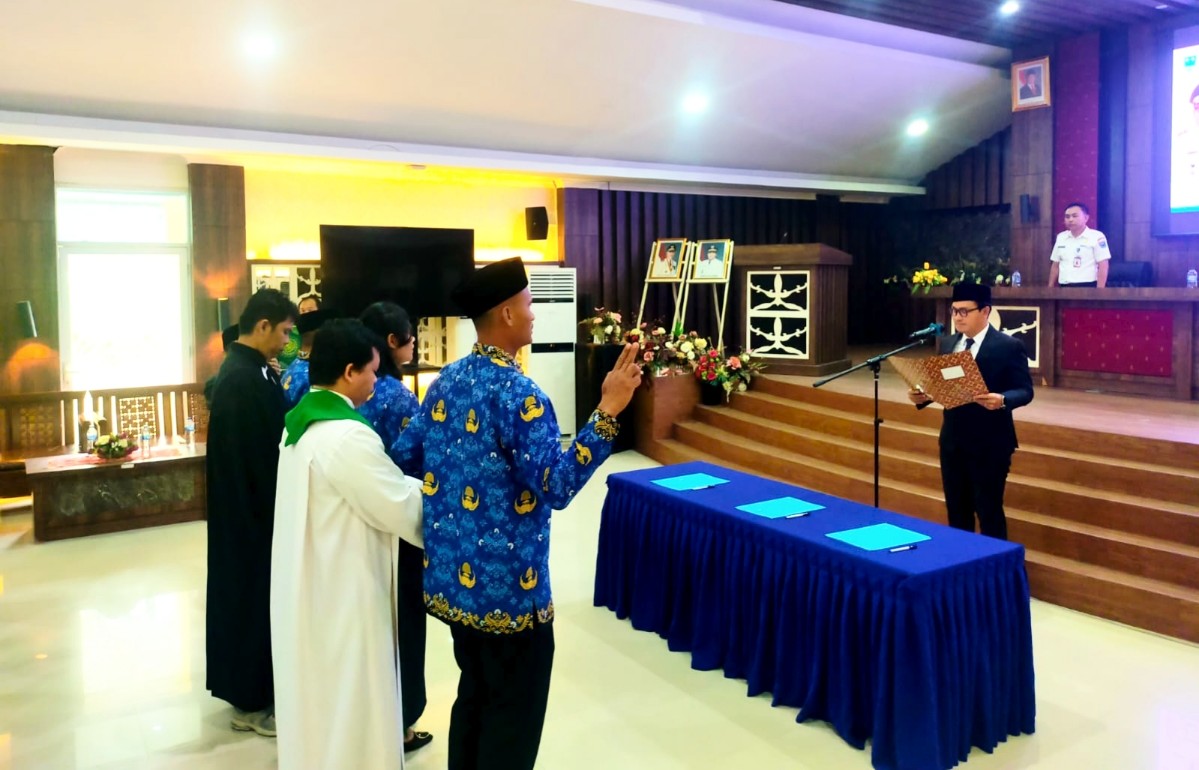 55 PPPK Tahap II Formasi Tahun 2024 di Lantik, Bupati Rinto : Tanamkan Etos Kerja