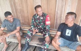 Bahas Bahan Pokok, Babinramil 02 Muara Siberut Sharing Dengan Pedagang.
