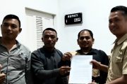 Serahkan Berkas Tanda Tangan Kepada Bupati Mentawai, Ini Harapan Warga Desa Betumonga Terkait Lahan di Plang Satgas PKH