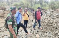 Babinsa Serka Jafril Dampingi Bupati Tinjau Pengerjaan Jalan di Pagai Utara