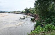 Air Sungai Batang Anai Hampir Capai Jalan Raya Padang–Bukittinggi, Rumah Warga Terancam Runtuh