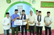 Safari Ramadhan, Wagub Vasko Bawa Berbagai Bantuan Untuk Mentawai