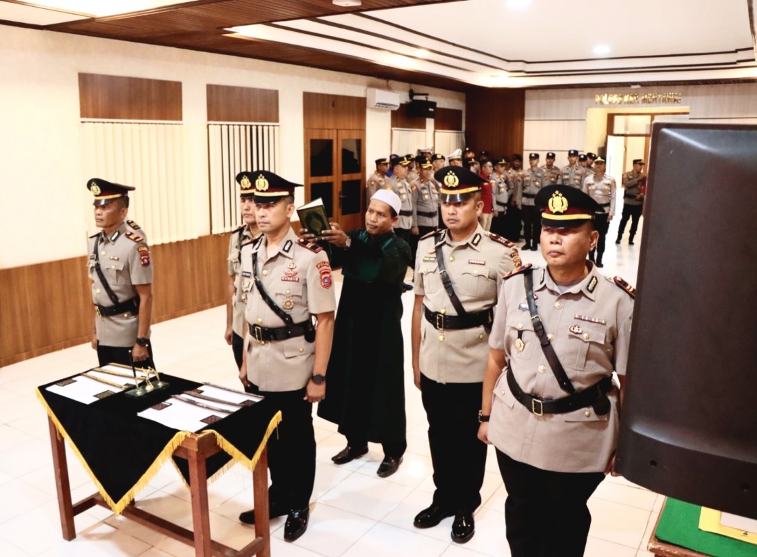 Kabag SDM, Kasat Intelkam, Kapolsek Sikakap Berganti, Kapolres Mentawai: Bekerjalah Sesuai Dengan Kode Etik Profesi