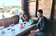 Bahas Transportasi Laut, Babinsa Sambangi Operator Boat di Pokai