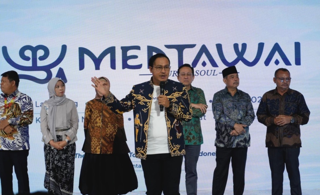 Bupati Rinto Perkuat Budaya Sikerei dan Surfing Kelas Dunia Melalui Launching City Branding