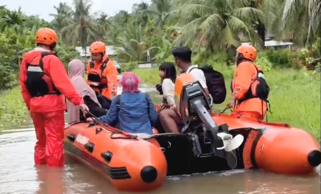 Kantor SAR Mentawai Evakuasi Warga Terdampak Banjir di Saureinu' dan Silaoinan