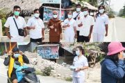 Dampak Kabut Asap, Puskesmas Bosua Bagikan Masker Kepada Masyarakat Antisipasi ISPA