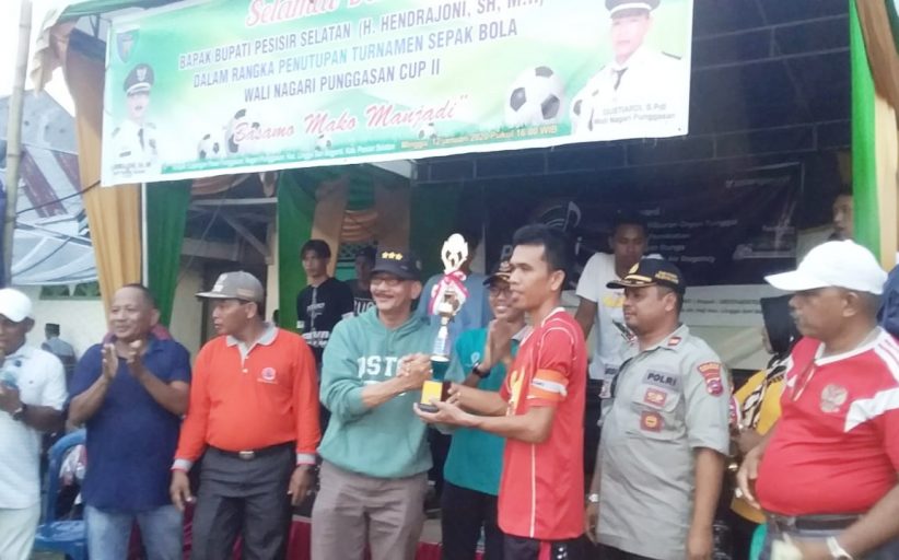Turnamen Wali Nagari Punggasan Cup II Resmi di Tutup Bupati Pessel, PS Postar Keluar Juara I