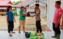 Bripda T Bulele Pantau Pembagian Bantuan Raskin di Desa Saureinu'