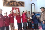Kaum Dhuafa di Tiga Nagari Kecamatan Omeh Terima Bantuan Sembako Dari Relawan 