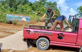 Dansatgas TMMD Ikut Bangun Pondasi Tugu Prasasti, Satgas dan Warga Bikin Geleng Kepala