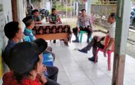 Komsos Babinsa Pelda Pangles di Desa Muntei Terkait Ternak Memakan Tanaman Warga