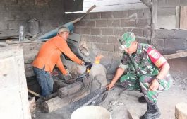 Motivasi Warga, Babinramil 03 Sipora Sambangi Pengrajin Pandai Besi