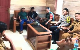 Komsos Babinsa 03 Sipora di Desa Sido Makmur Bahas Jalan Yang Akan di Kerjakan