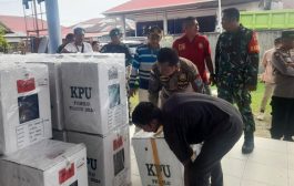 Logistik Pemilu Tiba di Kecamatan Sipsel, Babinramil 03 Sipora Lakukan Pengawalan
