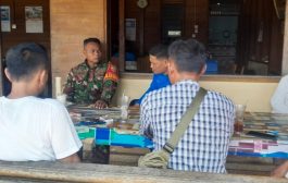 Bahas Kegiatan dan Ekonomi Warga, Babinramil 01 Sikabaluan Komsos Dengan Staf Camat