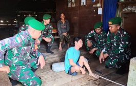 Satgas Pam Puter Yonif 133/YS Bantu Warga Penderita Tulang Keropos di Dusun Bubuakat