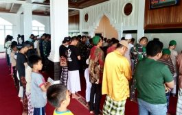Satgas TMMD Ke-123 Sholat Jumat Bersama Warga di Dusun Jati 
