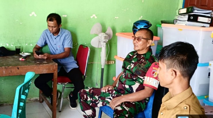 Jalin Keakraban, Babinramil 03 Sioban Sambangi Kadus Subur Makmur