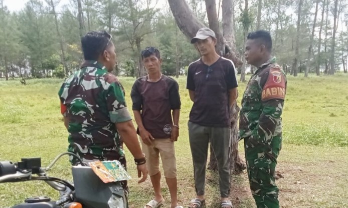 Bahas Persiapan Turnamen, Babinramil 01 Sikabaluan Sharing Dengan Guru Olahraga SMAN 1 Siberut Utara