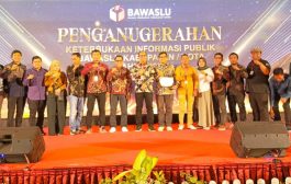 Penganugerahan Keterbukaan Informasi Publik, Seluruh Bawaslu di Sumbar Raih Predikat Informatif