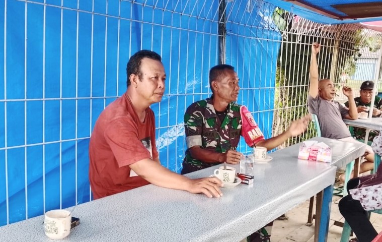 Diskusi Bersama Kades, Babinsa Bahas Perekonomian Masyarakat