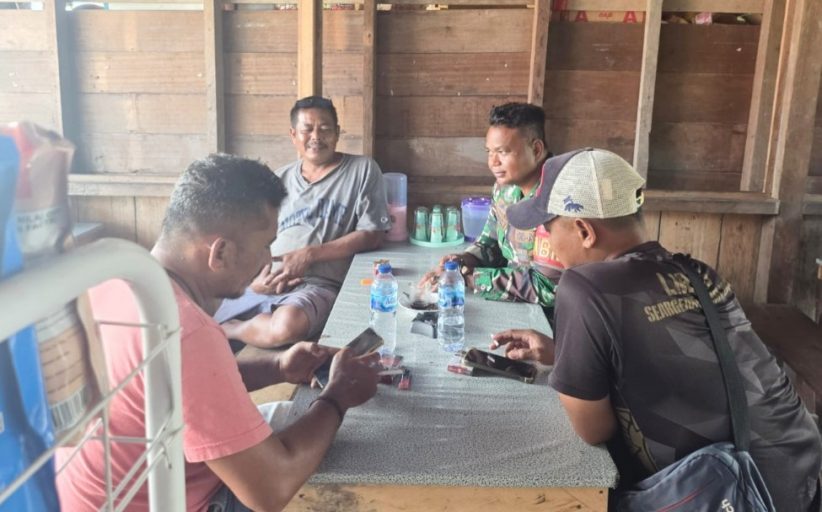 Sharing Bersama Sopir Mobil Pick Up, Babinsa Bahas Peningkatan Penghasilan 